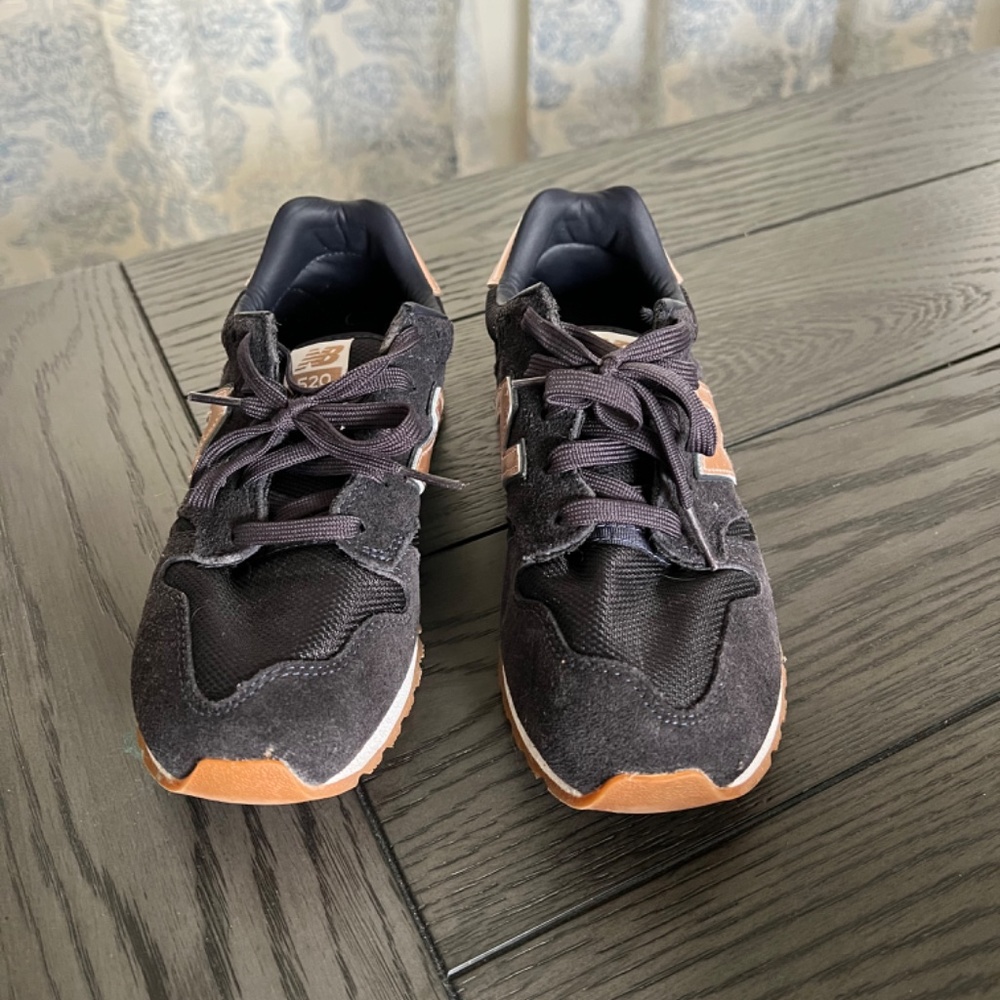 New Balance - Picture 2 of 3
